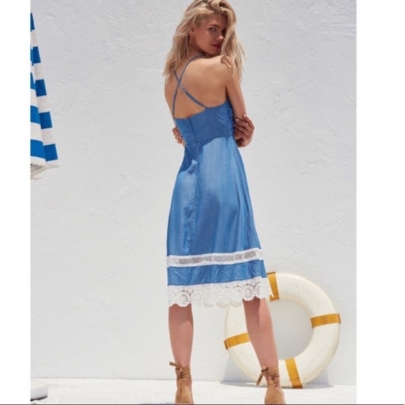 Lovers & Friends Blue Chambray Denim Lace Cutout Tie Front Saffron Midi Dress - Picture 2 of 9